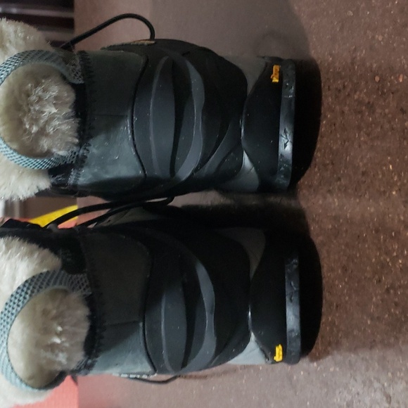 MERRELLS Ladies Size 6 Vibram Boots. Charcoal Gray and Black. Worn Once. - Picture 4 of 9